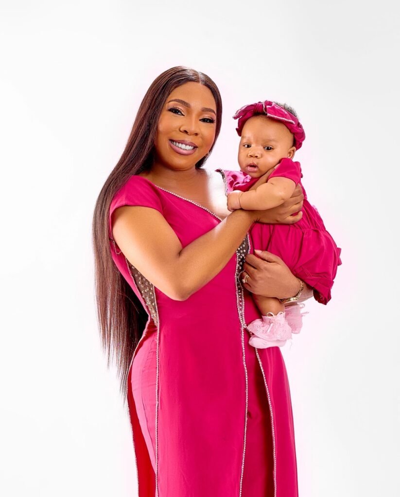 Mrs Mercy Onyinyechi Agbagwa with her baby Kayla